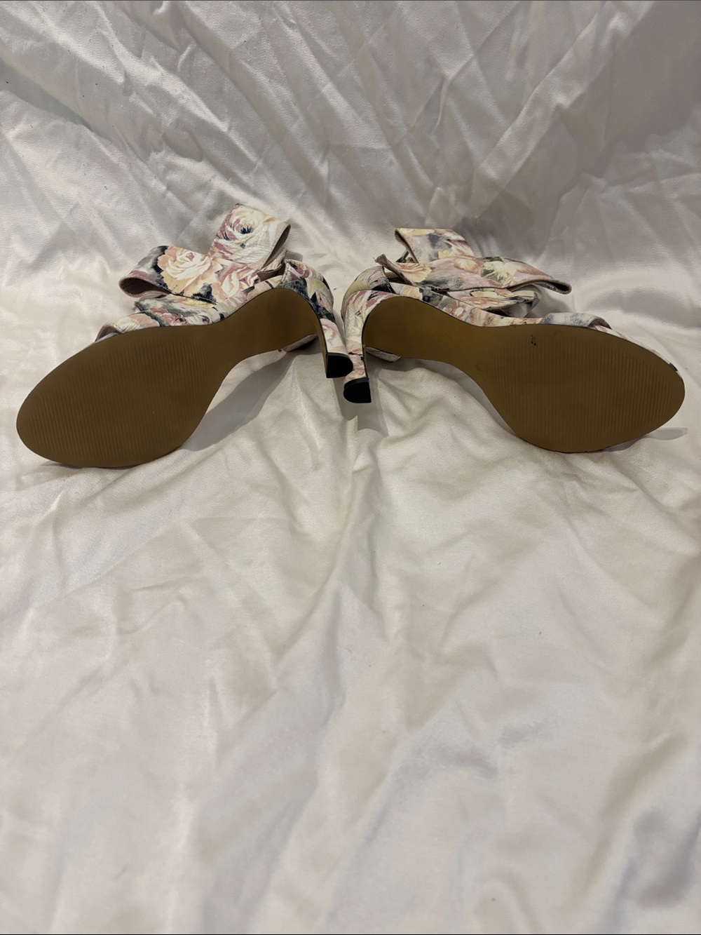 NEW! Betsey Johnson “Friskyy” Heels in Blush Floral - Picture 3 of 7